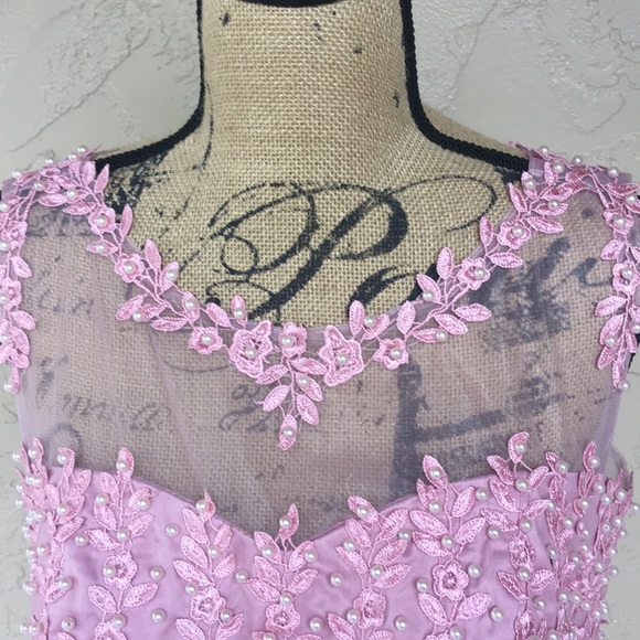 Dress - Picture 4 of 8